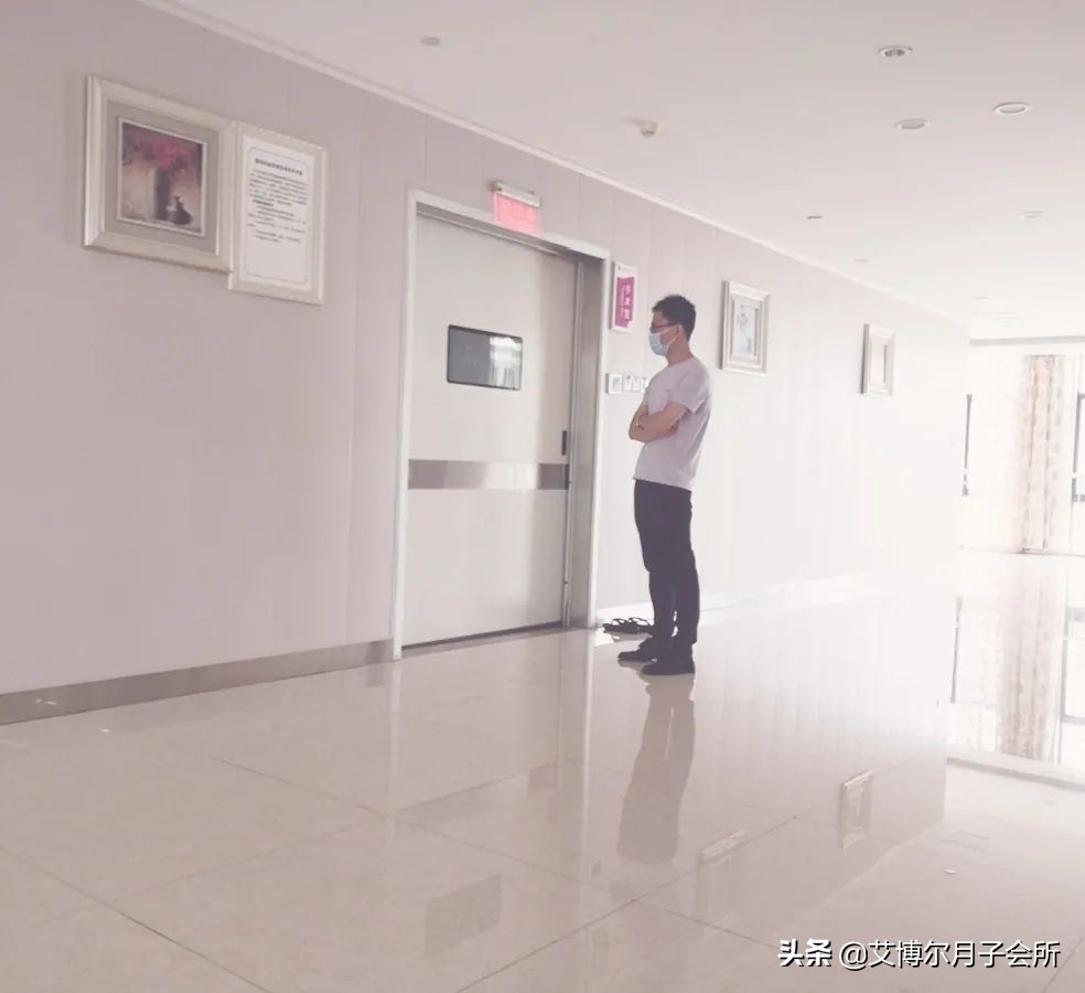 第三次当爸爸完整版,第一次当爸爸在产房外面接新生儿