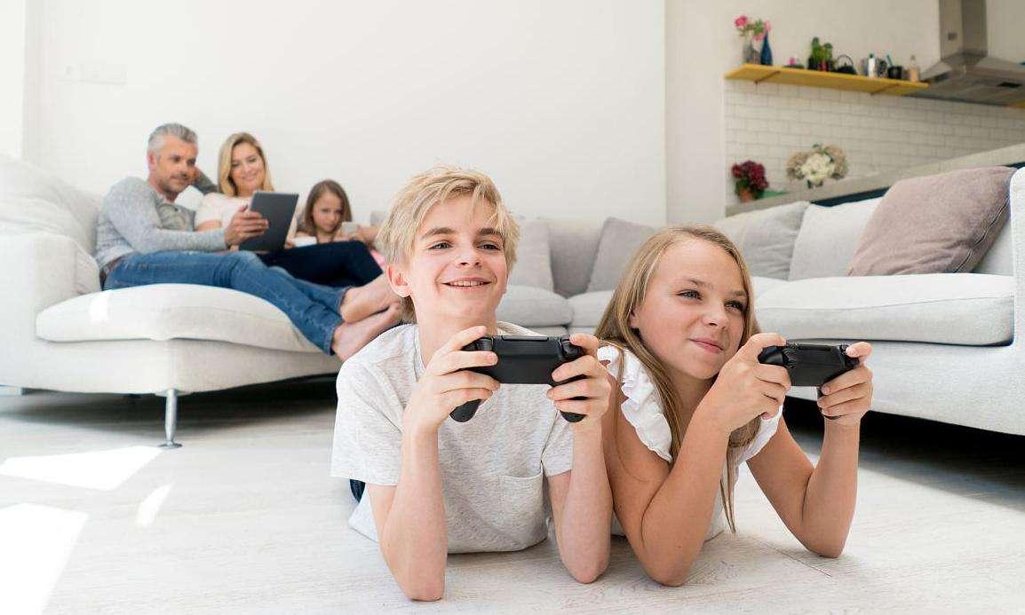 孩子又在玩手机了怎么办,孩子又乱花零花钱