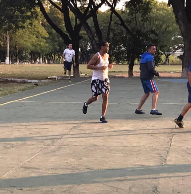 令人唏嘘39岁的小罗复出踢球,160万美金让小罗重新恢复自由