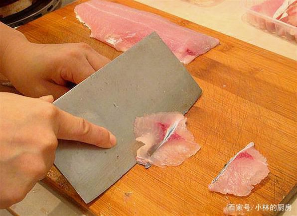 鱼片怎样过油不会粘到一起,鱼片怎样做到又滑又不烂
