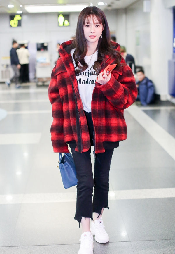 江疏影穿大衣搭配,杨幂春晚穿什么衣服好看