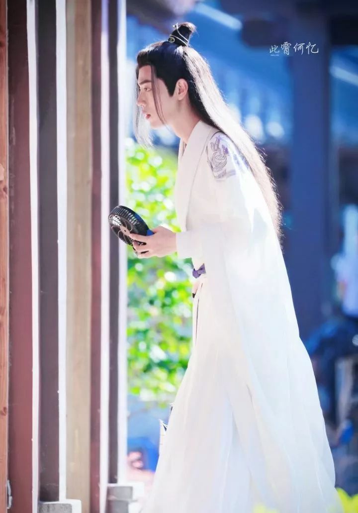 肖战绝世侧颜,肖战绝美回眸