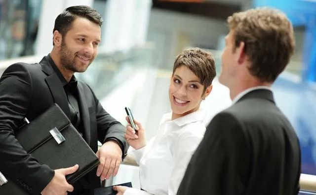 职场上，你被同事孤立了怎么办？高情商的人，都从这3点分析应对