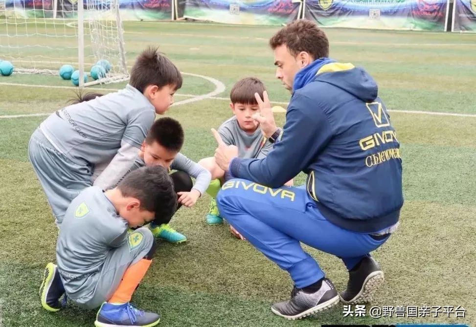 把最纯正意大利足球带来东莞,这个爸爸说足球应该这样学