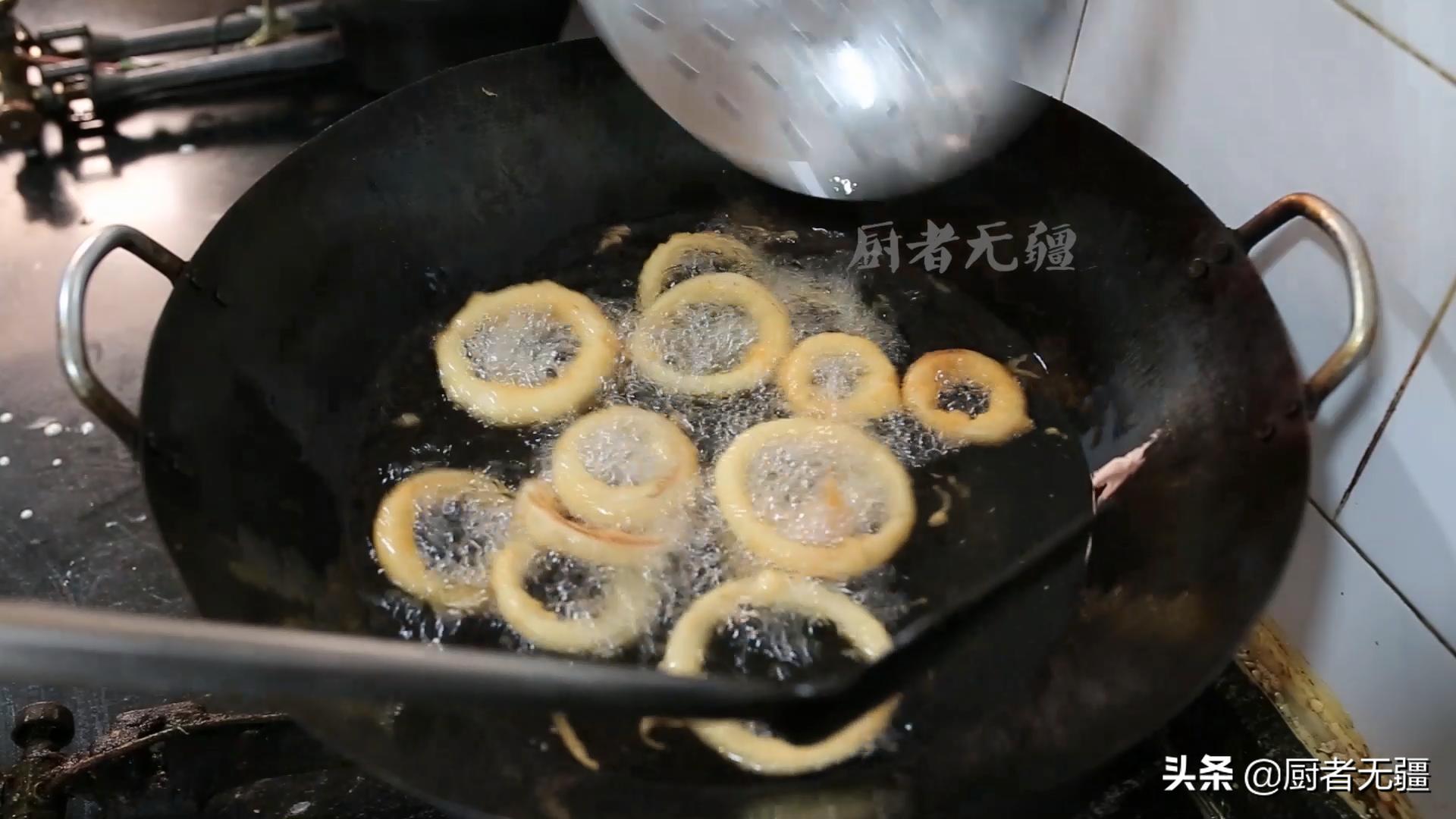 怎样能炸出酥脆洋葱圈,炸好的洋葱圈怎么放保持酥脆