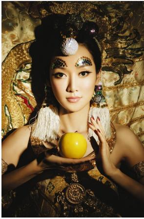 21岁爆红,24岁走出国门,32岁跌落神坛,萨顶顶到底经历了什么?