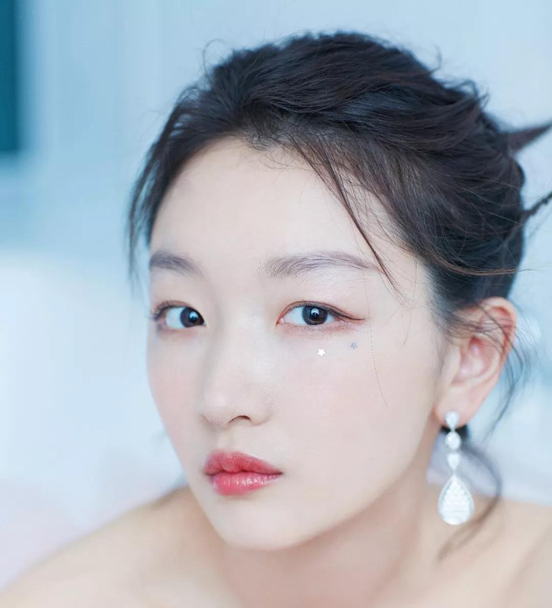 周冬雨过去的小粗腿,小粗腿逆袭