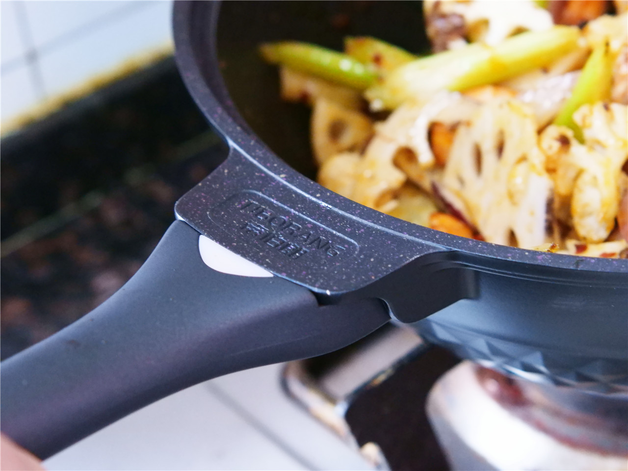 帝伯朗钛金多用深煎锅,帝伯朗和钛金多用锅