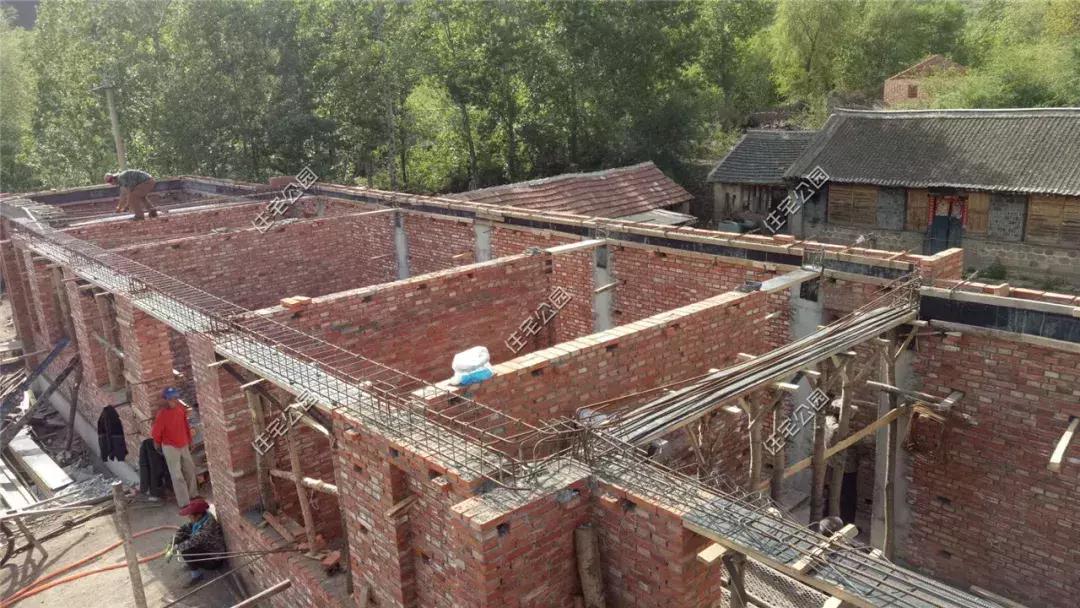 东北农村模块建房大火炕三合院,三合院一层有火炕