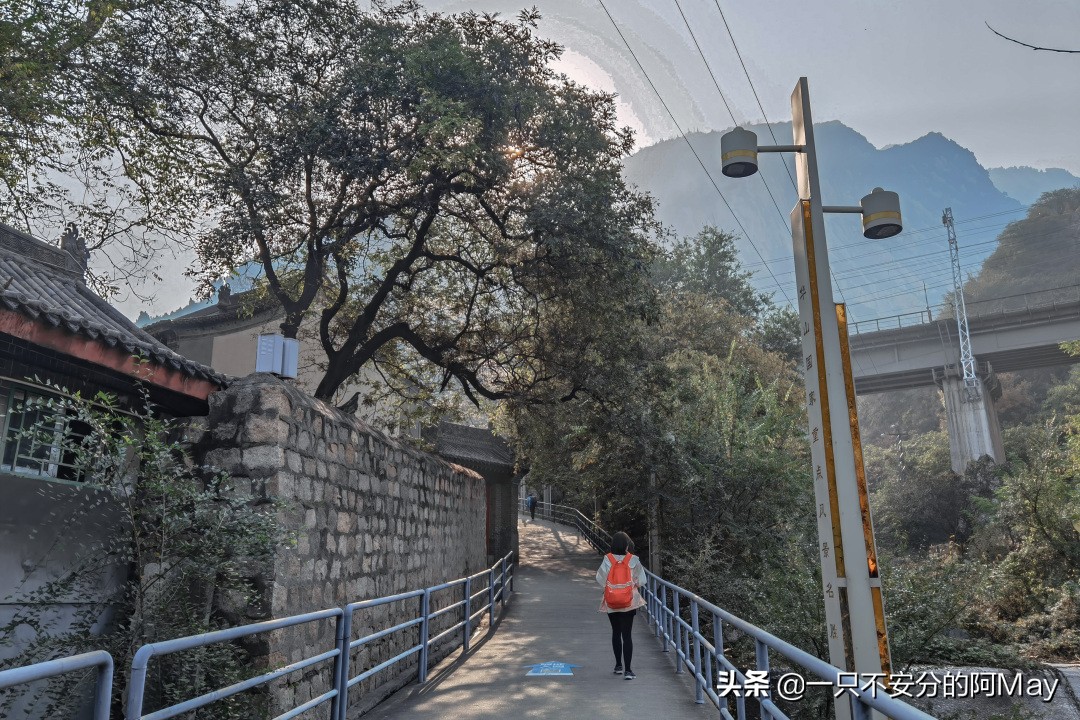 为什么爬华山都是夜爬,华山自古一条道很有必要爬吗