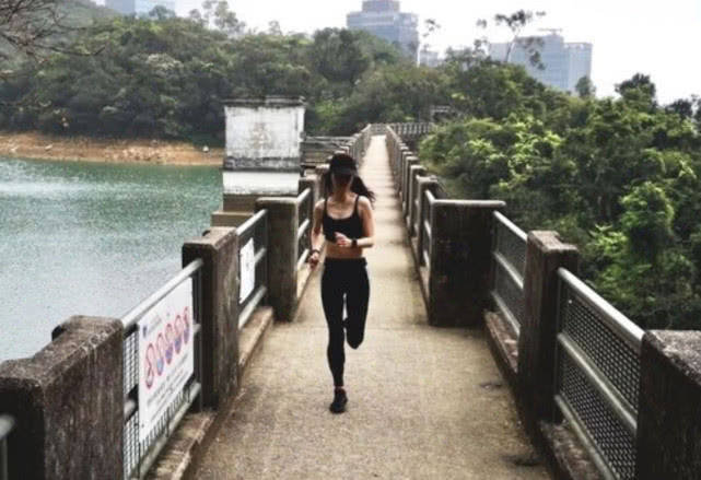 刘銮雄吕丽君照片,吕丽君与刘銮雄为什么分手