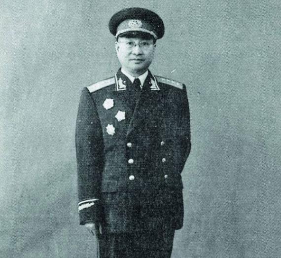 李云龙和陈赓谁指挥水平高,李云龙有陈赓厉害吗