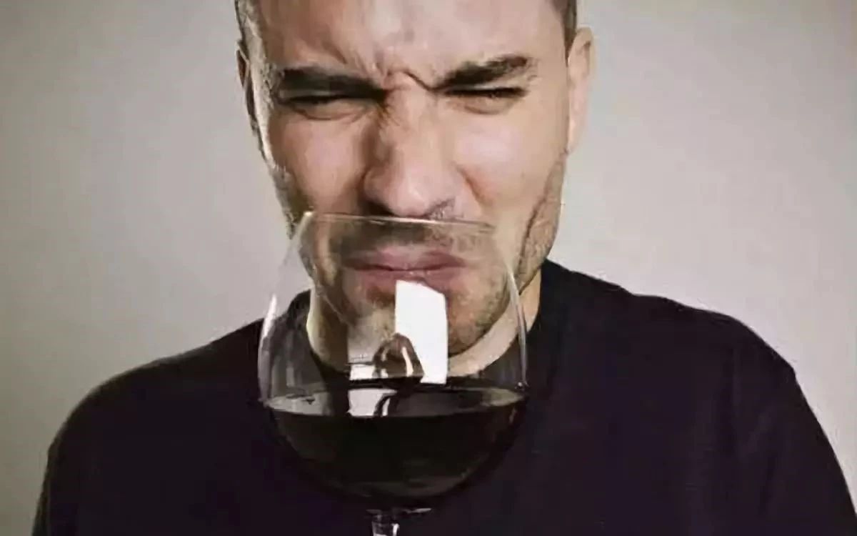 温度过高葡萄酒漏液,葡萄酒螺旋盖更容易出现漏液