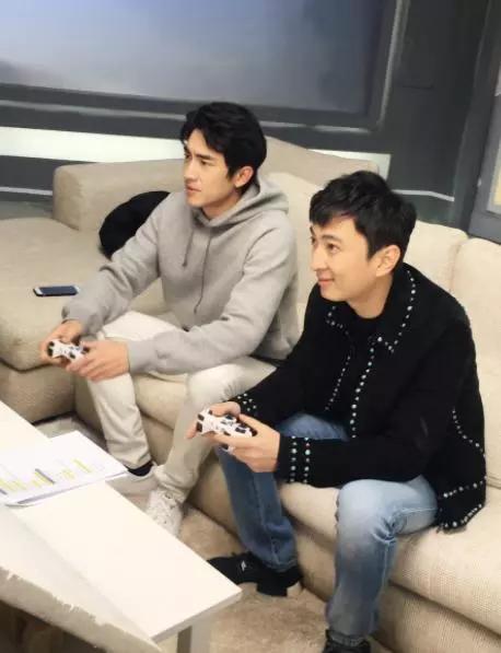 林更新与网红互动,林更新和网红亲密合影