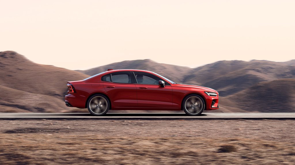 本田crv混动与rav4荣放混动哪个好,rav4混动版上市