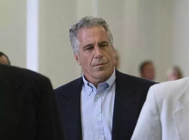 versace的创始人被枪杀,versace发生了什么