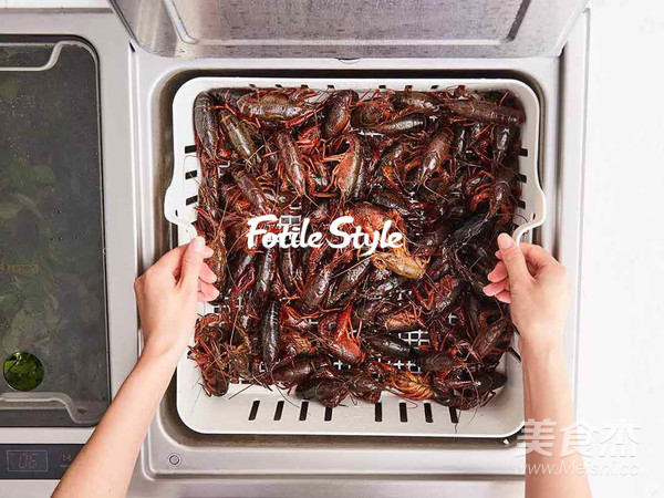 油焖蒜蓉小龙虾美味就是这么简单,夏天自己动手做美味蒜蓉小龙虾