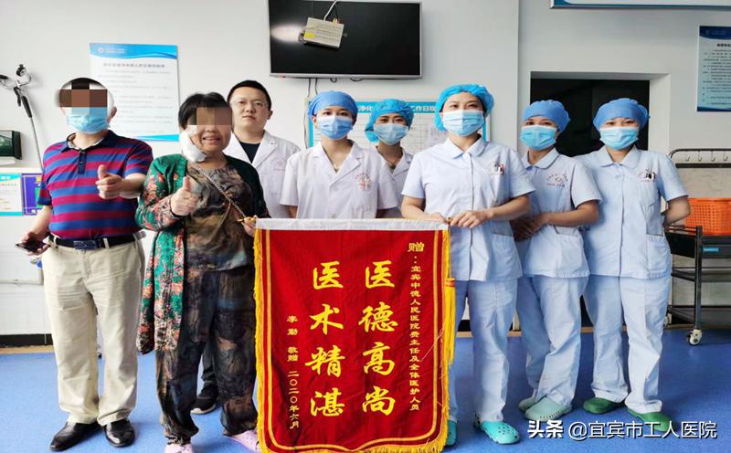 科室有故事】我们一起讲——第一个故事尿毒症患者李阿姨的锦旗