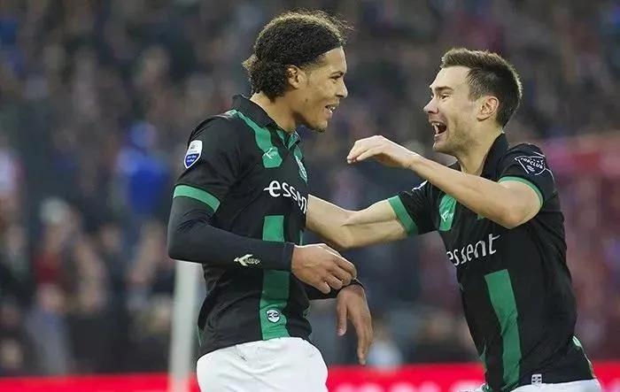 范戴克飞铲被队长教训,范戴克洗碗工客家人