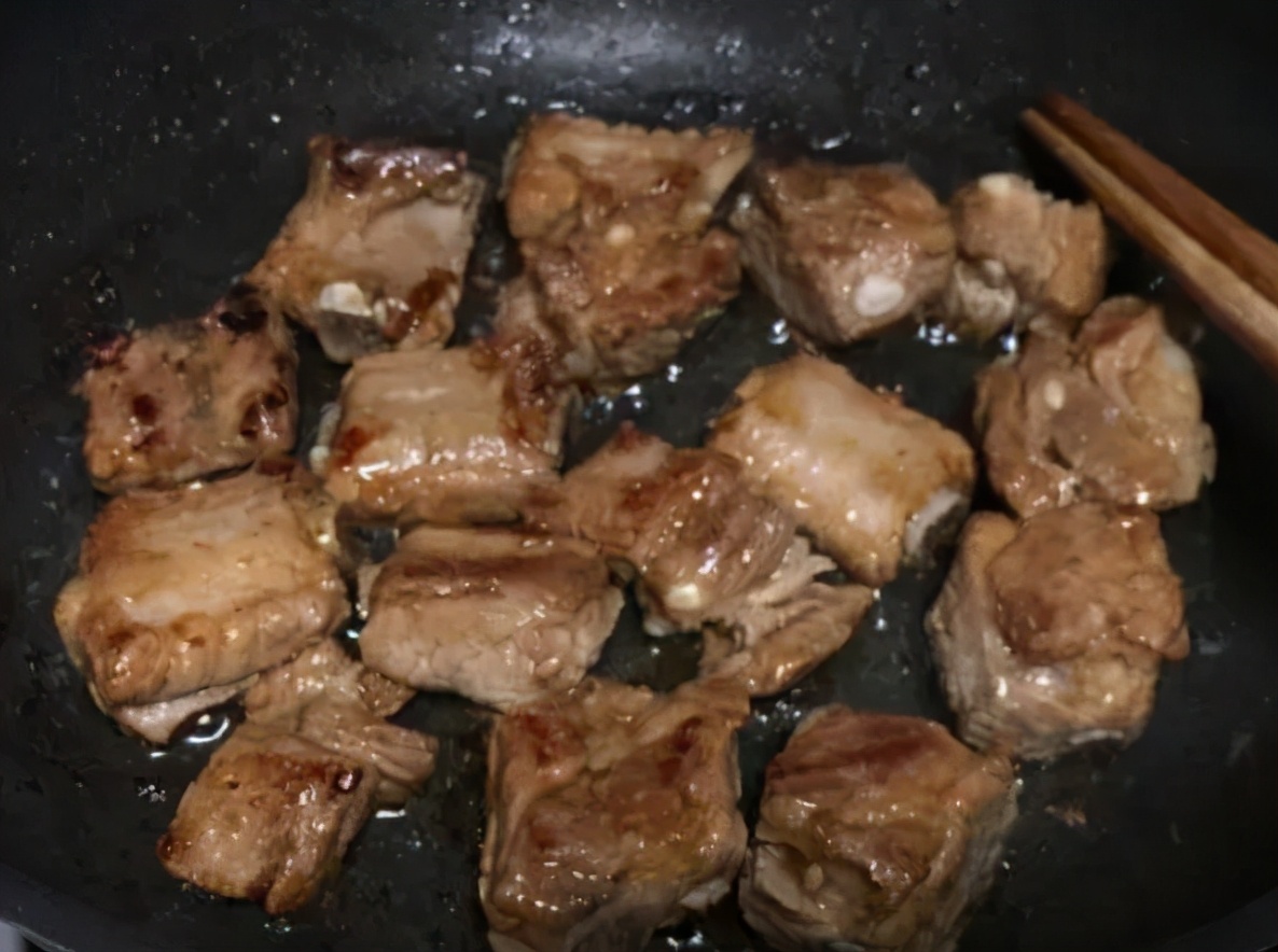 炖排骨骨头发黑什么原因,炖排骨怎样去浮沫