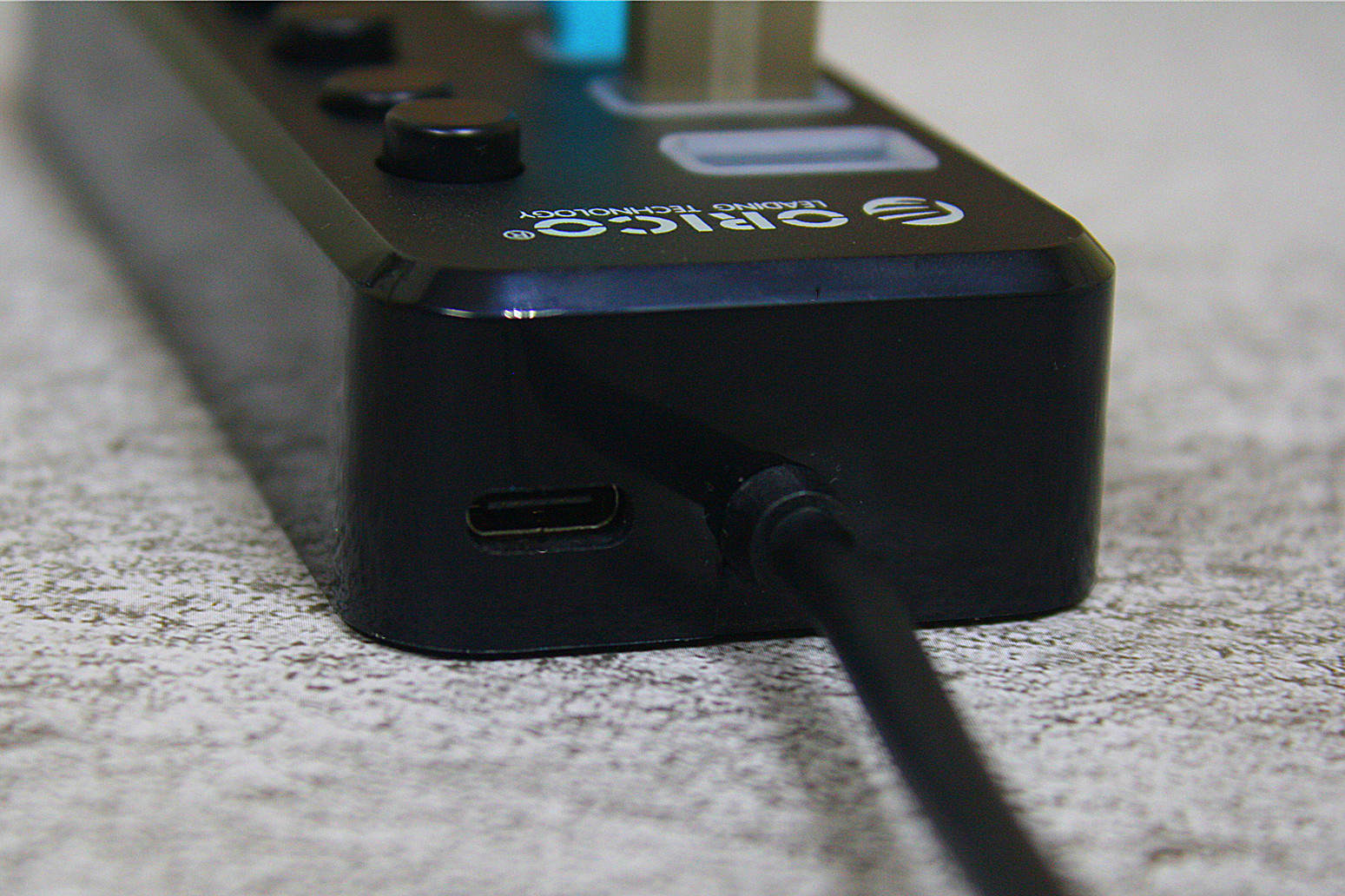 烧了2个HUB和1个光驱后我选择了分控集线器