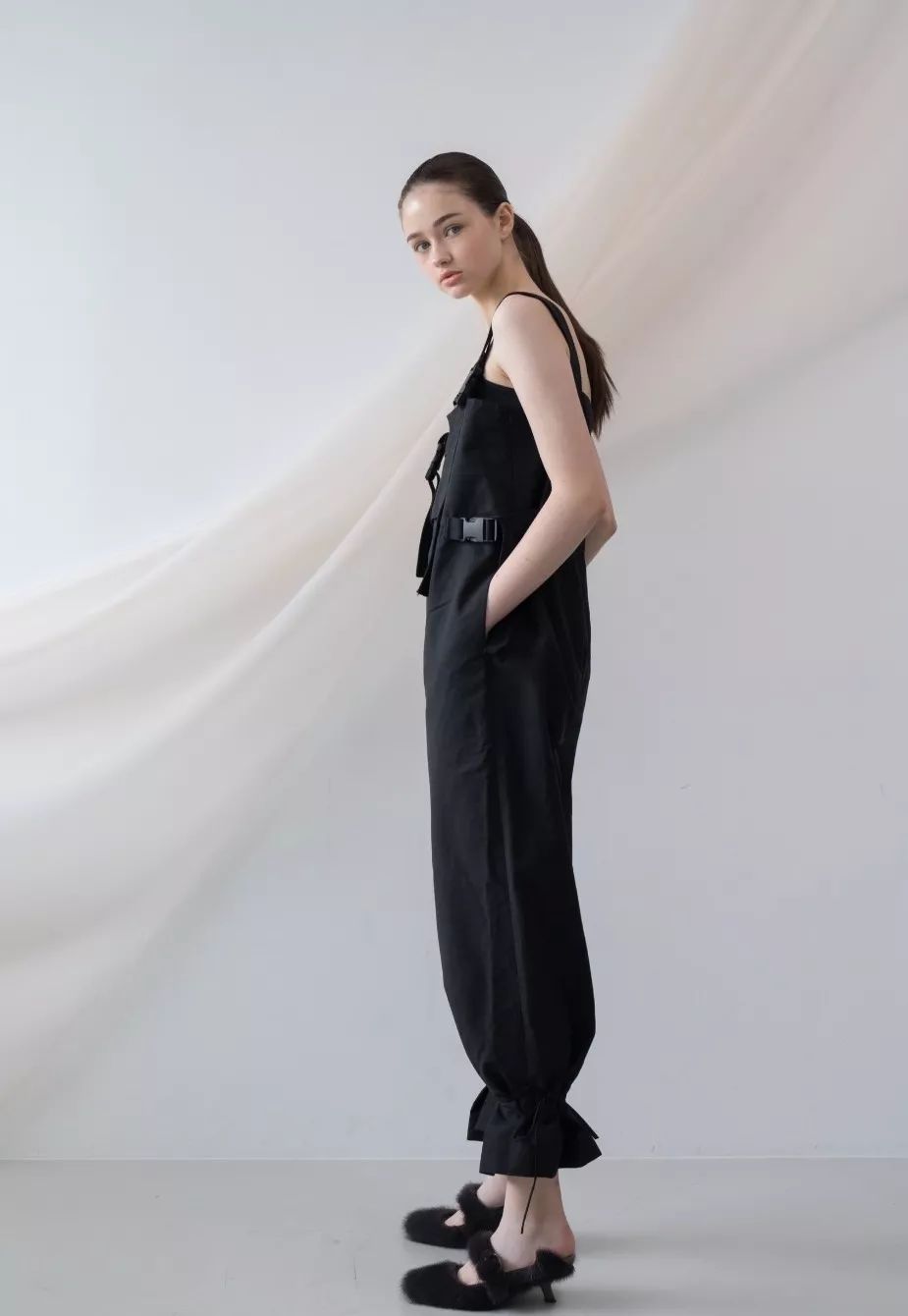 穿上背带裤,校门口保安叔叔都不拦我