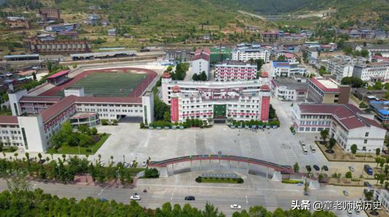 15年冒死连救7人的汶川小英雄,08年汶川地震8岁小英雄现状