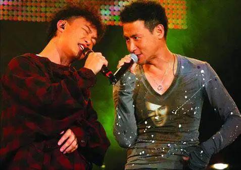 陈奕迅的十年唱哭了多少人,陈奕迅演唱会唱哭的歌