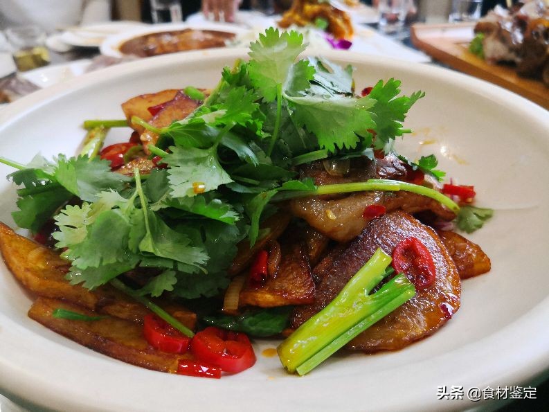 辽宁中医药大学附近隐匿一家清真饭店，小店不大味道可圈可点