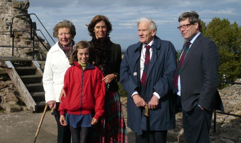 苏格兰的首席伯爵，最早当选的在世英国前议员，家族的庄园很美