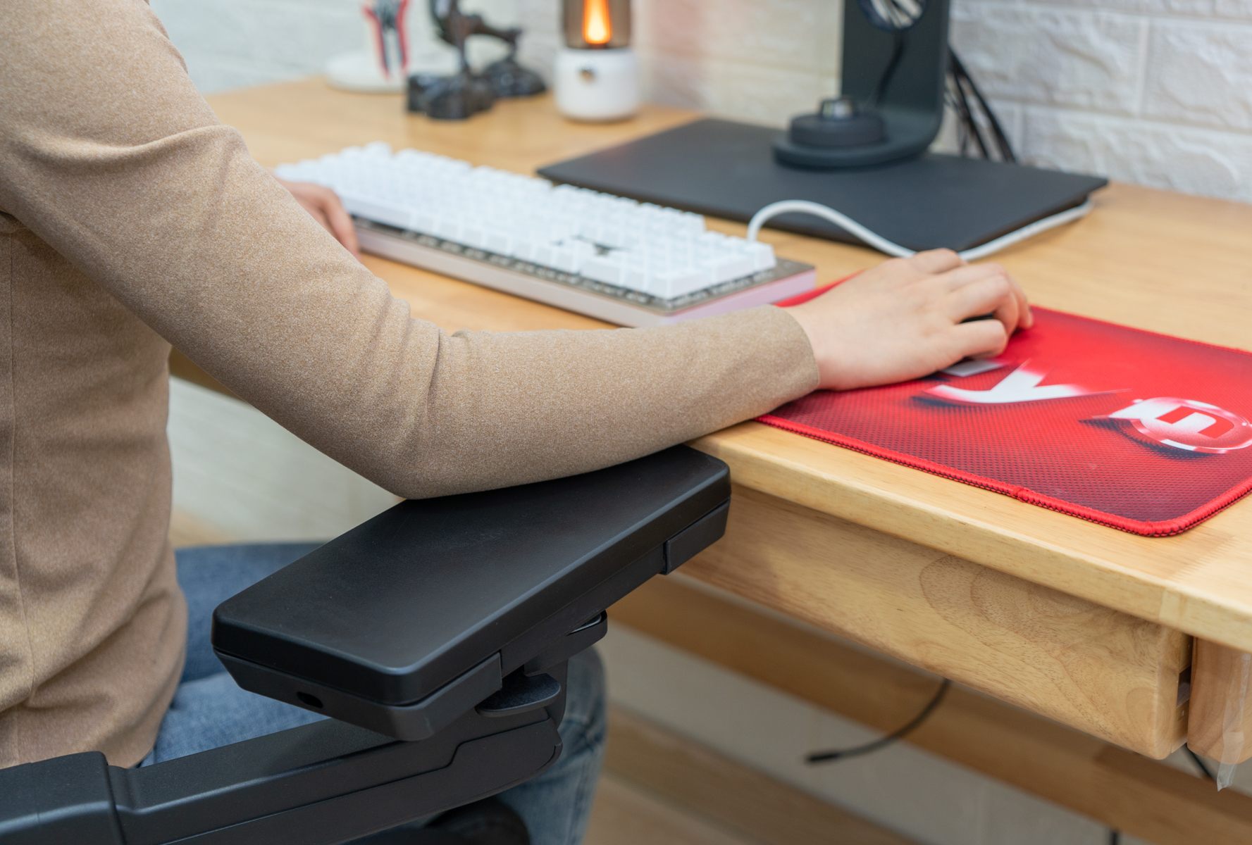 傲风透气电竞椅,椅子就坐傲风电竞椅