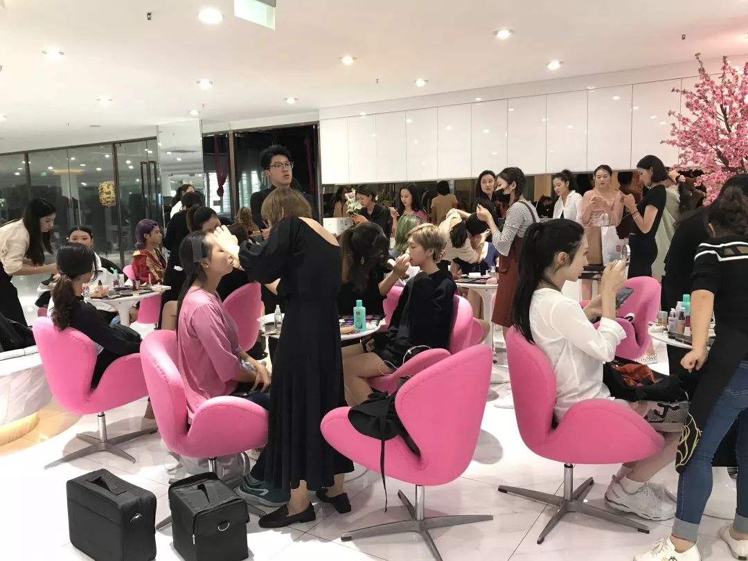 厦门分赛区复赛,导师们各出奇招抢人,黄子韬都搬出来了~