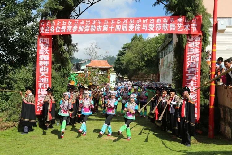 阿哲歌舞《绣嫁妆》赏析