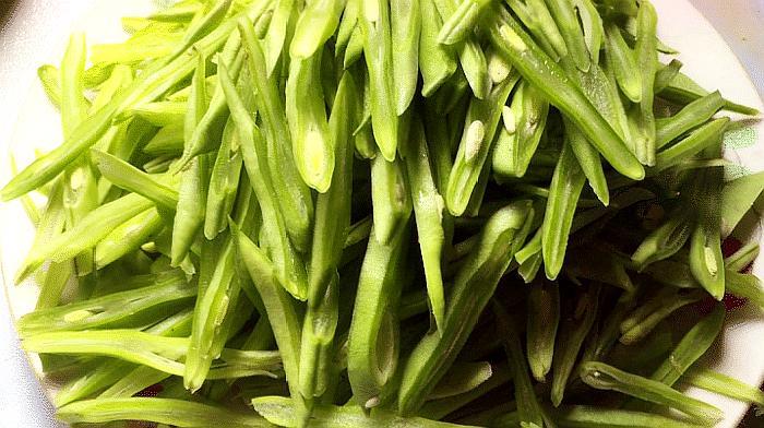 芸豆炒肉丝,很多人第一步没做对,芸豆不入味发黑,教你正确方法