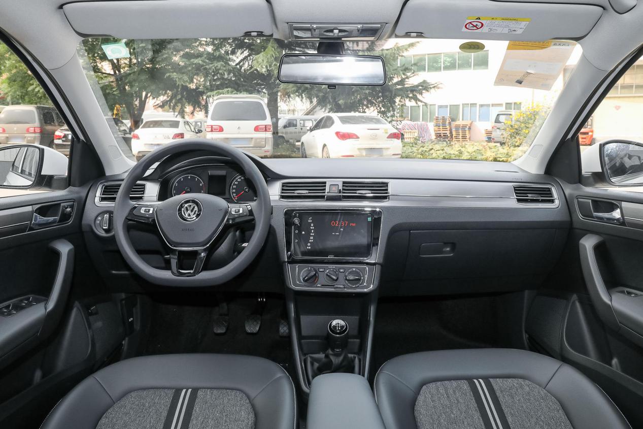 14款大众桑塔纳对比14款锋范操控,家用代步轿车本田锋范值得购买吗