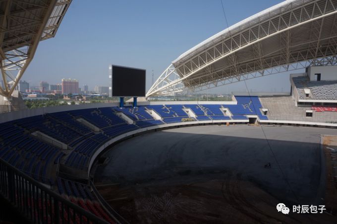 闀垮畨绔炴妧娓崡涓诲満,闄曡タ闀垮畨绔炴妧娓崡浣撹偛涓績