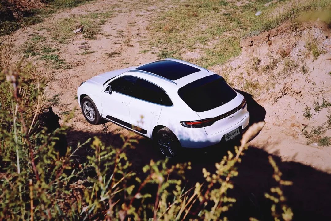 原来你也可以带我穿越草原，深度试驾保时捷Macan