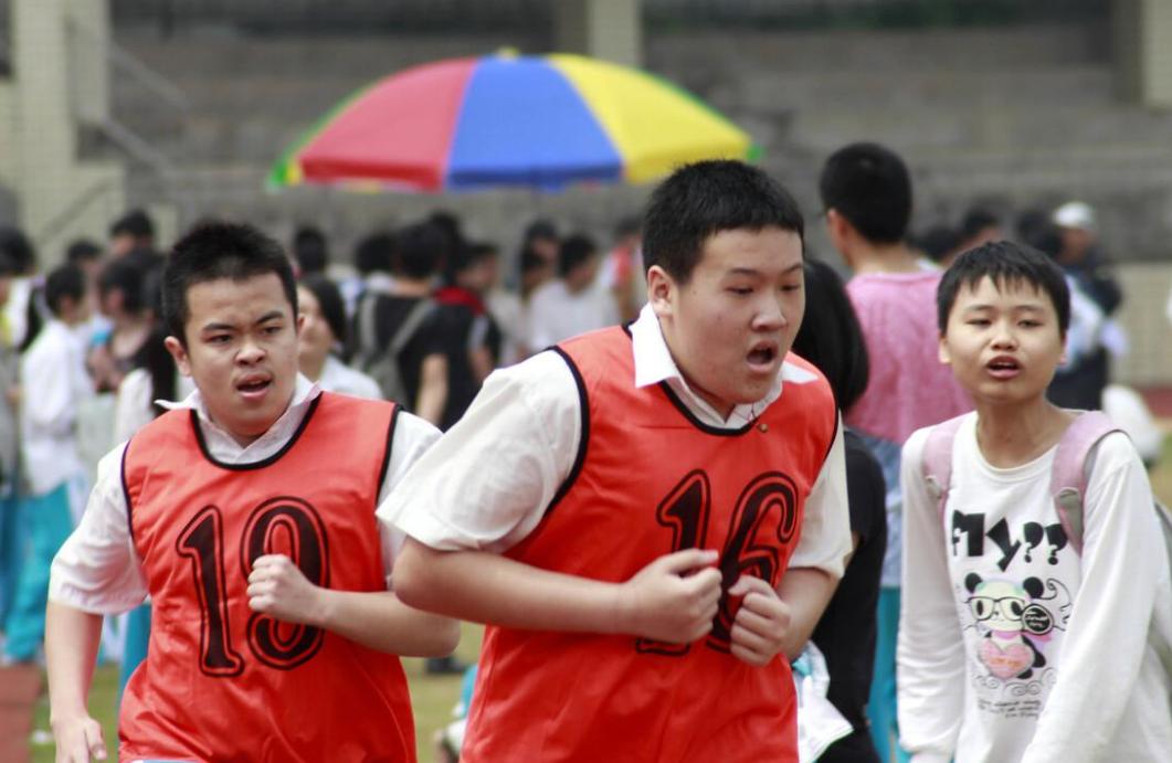 中考体育跑步如何又快又省力,400米跑步最快最省力在家训练方法