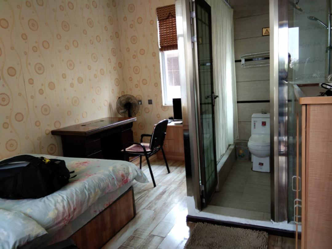 大理客栈月租百元，散步、读书、摆摊