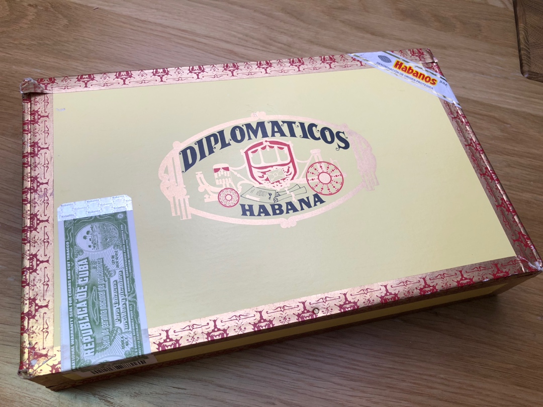 新年将至，别买光买瓜子了！来几盒25根的雪茄，你家备齐了吗