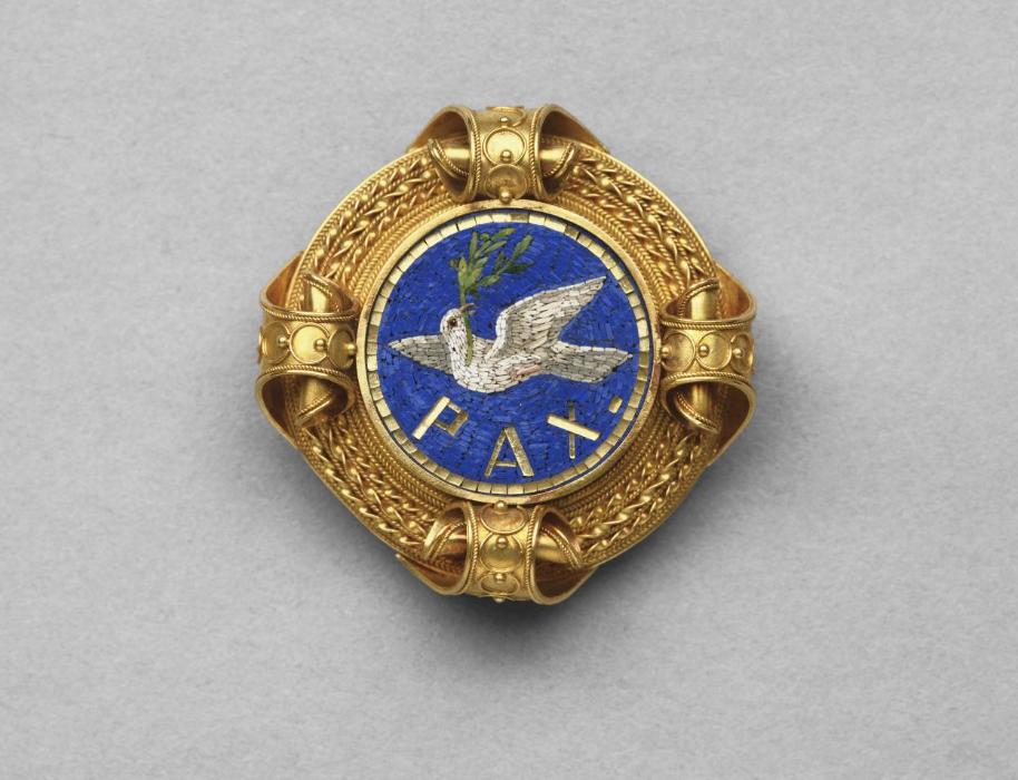 这些珠宝的背后，是两人空谷绝唱的爱情恋歌