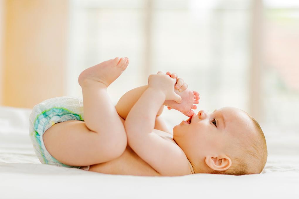 小婴儿一天需要吃多少,各阶段纸尿裤需求量