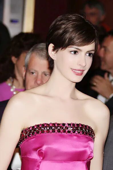 美国女明星安妮海瑟薇感情,安妮海瑟薇带孩子逛街状态