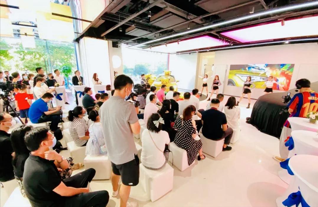 上海协通-长风大悦城ID.StoreX旗舰店盛大开业