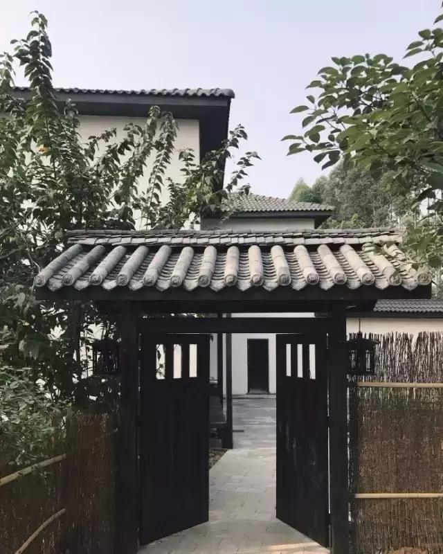 90后小伙花100万造房子,90后小伙花几千元装修500个平方