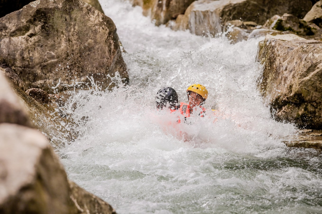 桐庐山湾湾漂流门票多少,桐庐山湾湾漂流景区在什么地方