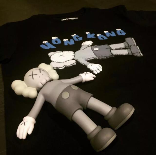 优衣库发售kaws联名款引发疯抢,优衣库uniqloxkaws的新联名