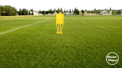 简单又实用的过人技巧足球,足球过人技巧空中摆动腿