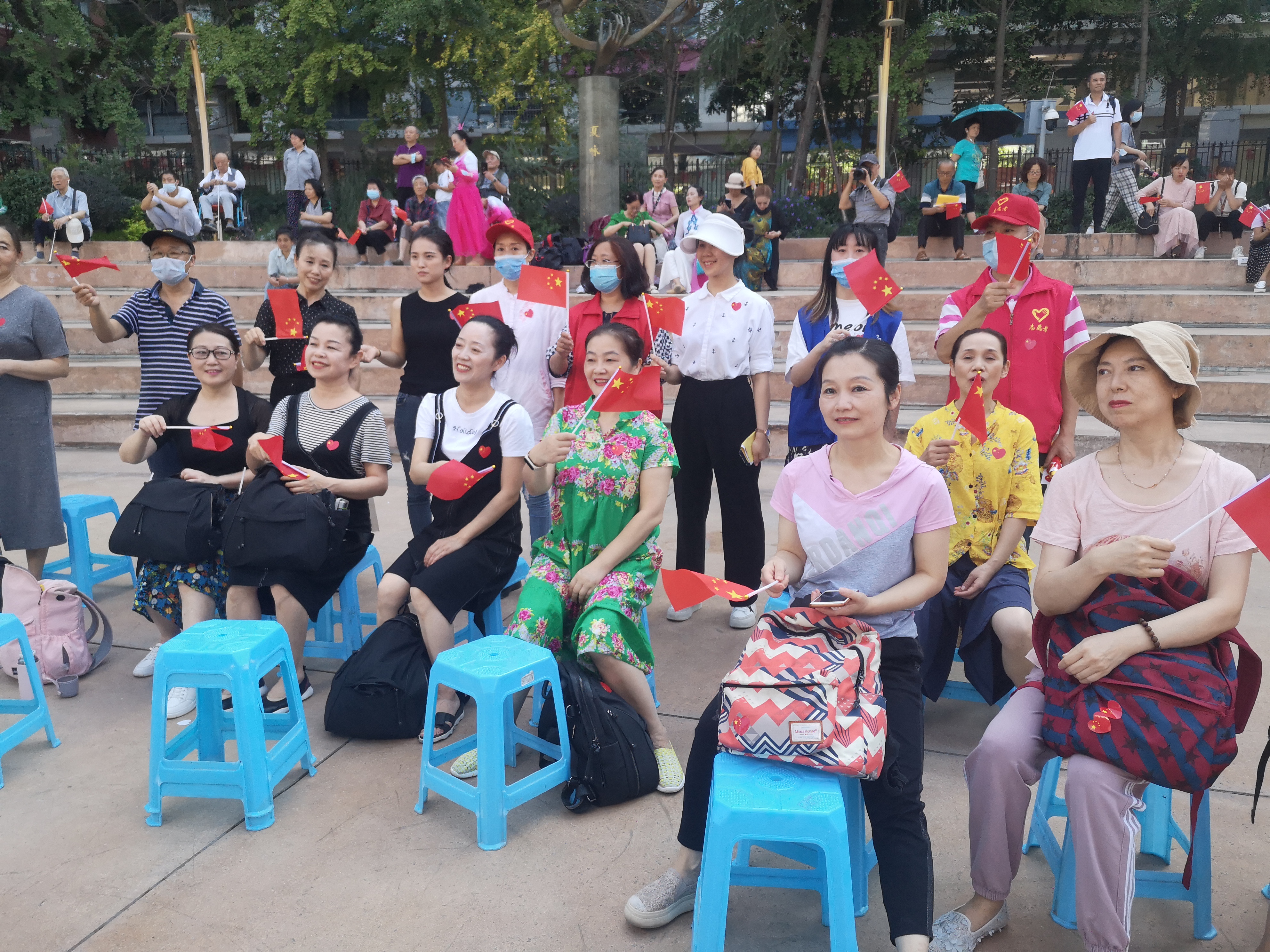 新生路社区：载歌载舞共贺祖国生日