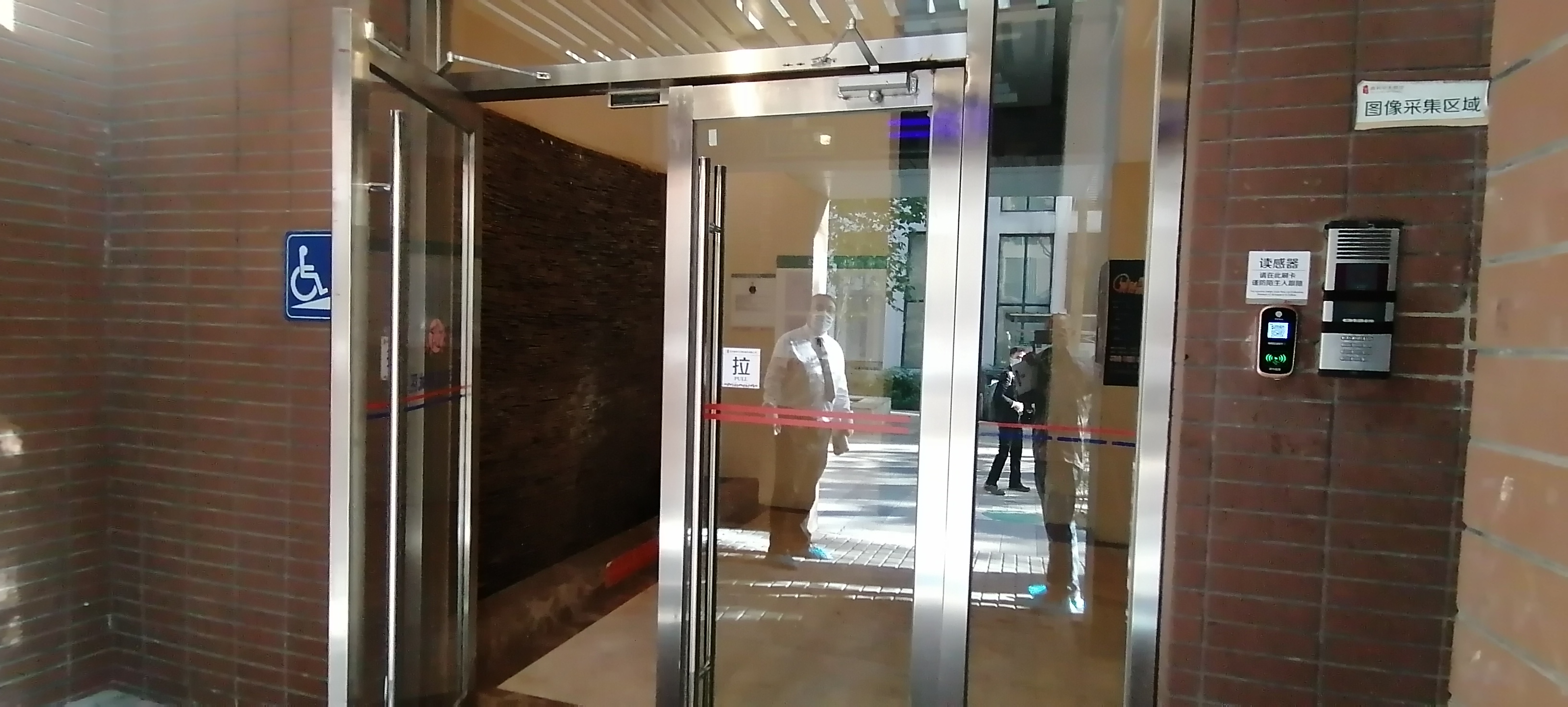 首付200w买一套300w的房子,200w的房首付